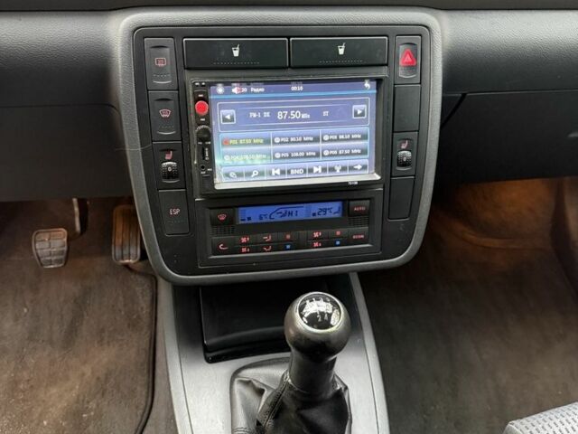 Серый Фольксваген Шаран, объемом двигателя 1.9 л и пробегом 300 тыс. км за 4450 $, фото 11 на Automoto.ua