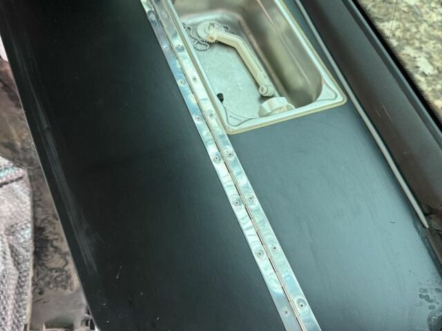 Серый Фольксваген Шаран, объемом двигателя 1.9 л и пробегом 300 тыс. км за 4450 $, фото 16 на Automoto.ua