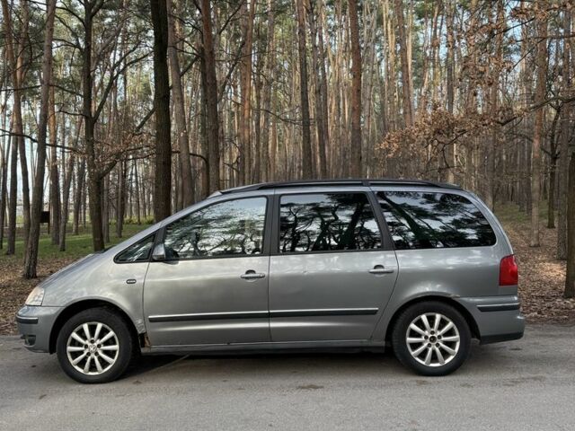 Серый Фольксваген Шаран, объемом двигателя 1.9 л и пробегом 300 тыс. км за 4450 $, фото 5 на Automoto.ua