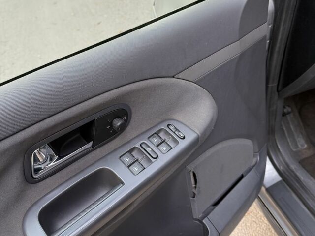 Серый Фольксваген Шаран, объемом двигателя 1.9 л и пробегом 300 тыс. км за 4450 $, фото 8 на Automoto.ua