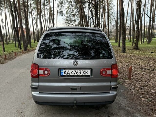 Серый Фольксваген Шаран, объемом двигателя 1.9 л и пробегом 300 тыс. км за 4450 $, фото 3 на Automoto.ua