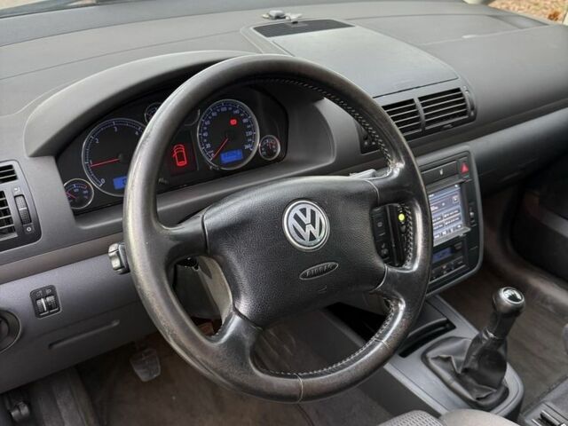 Серый Фольксваген Шаран, объемом двигателя 1.9 л и пробегом 300 тыс. км за 4450 $, фото 9 на Automoto.ua