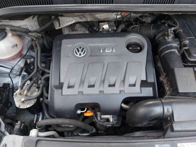 Серый Фольксваген Шаран, объемом двигателя 2 л и пробегом 205 тыс. км за 8118 $, фото 5 на Automoto.ua