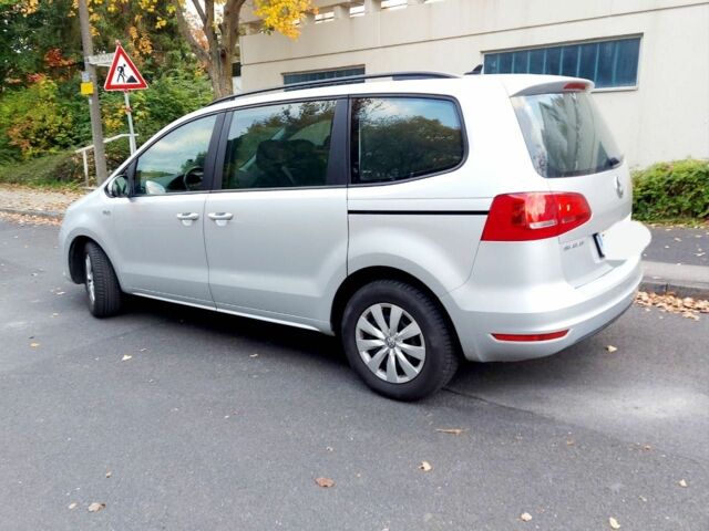 Серый Фольксваген Шаран, объемом двигателя 2 л и пробегом 205 тыс. км за 8118 $, фото 1 на Automoto.ua