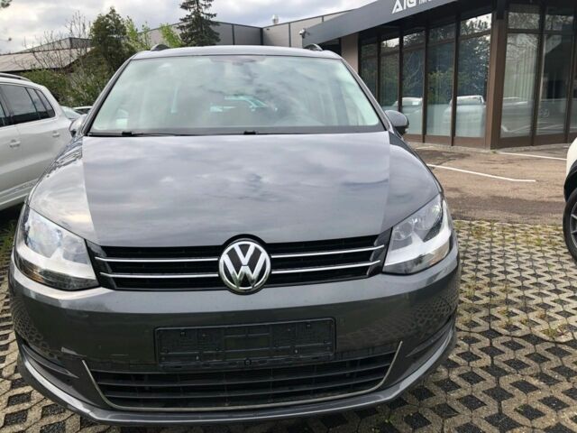 Серый Фольксваген Шаран, объемом двигателя 2 л и пробегом 150 тыс. км за 7000 $, фото 2 на Automoto.ua