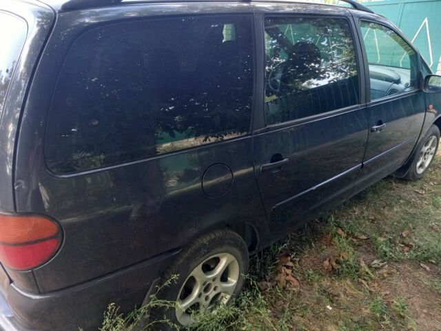 Синий Фольксваген Шаран, объемом двигателя 1.9 л и пробегом 560 тыс. км за 3000 $, фото 1 на Automoto.ua