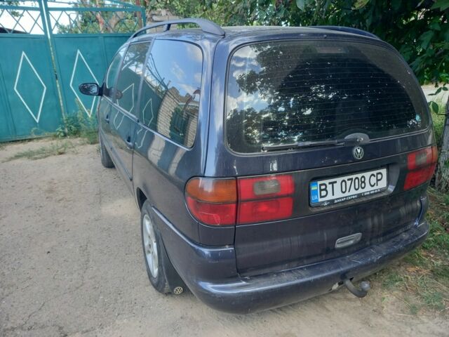 Синий Фольксваген Шаран, объемом двигателя 1.9 л и пробегом 560 тыс. км за 3000 $, фото 4 на Automoto.ua