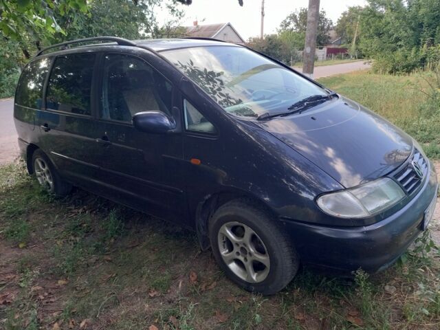 Синий Фольксваген Шаран, объемом двигателя 1.9 л и пробегом 560 тыс. км за 3000 $, фото 2 на Automoto.ua