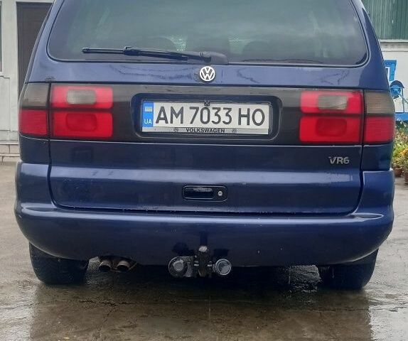 Синій Фольксваген Шаран, об'ємом двигуна 2.8 л та пробігом 470 тис. км за 1999 $, фото 1 на Automoto.ua