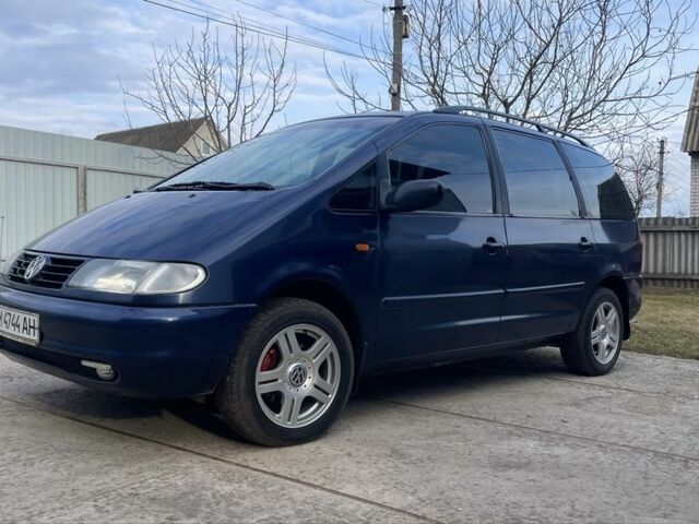 Синий Фольксваген Шаран, объемом двигателя 1.9 л и пробегом 294 тыс. км за 4700 $, фото 2 на Automoto.ua