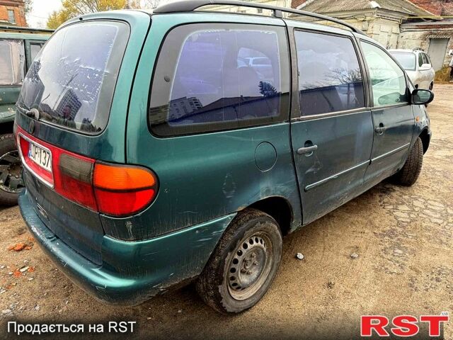 Синий Фольксваген Шаран, объемом двигателя 1.8 л и пробегом 297 тыс. км за 900 $, фото 1 на Automoto.ua