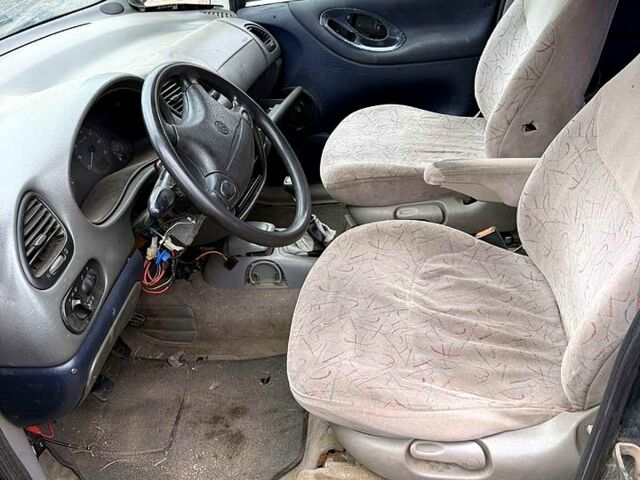 Синий Фольксваген Шаран, объемом двигателя 1.8 л и пробегом 297 тыс. км за 900 $, фото 2 на Automoto.ua