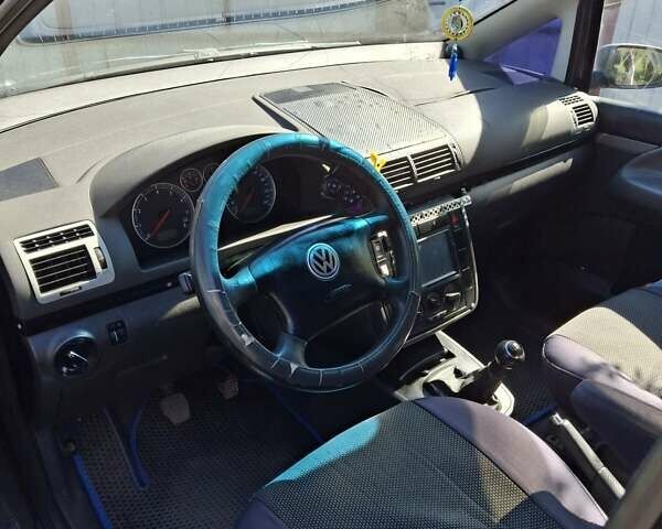 Синий Фольксваген Шаран, объемом двигателя 1.97 л и пробегом 281 тыс. км за 2600 $, фото 5 на Automoto.ua