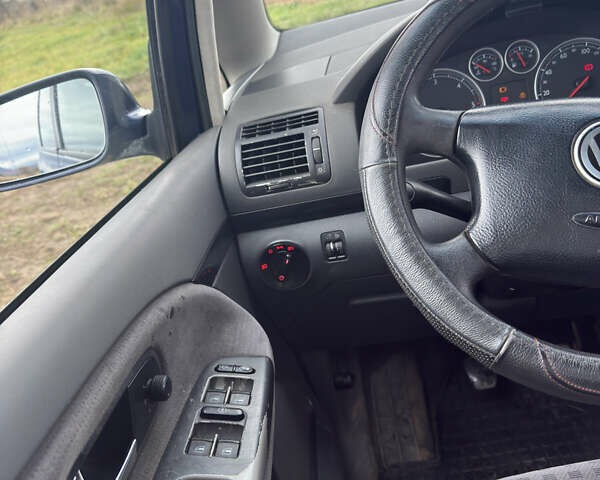 Синий Фольксваген Шаран, объемом двигателя 1.9 л и пробегом 298 тыс. км за 4200 $, фото 8 на Automoto.ua