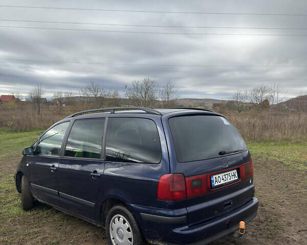 Синий Фольксваген Шаран, объемом двигателя 1.9 л и пробегом 298 тыс. км за 4200 $, фото 2 на Automoto.ua