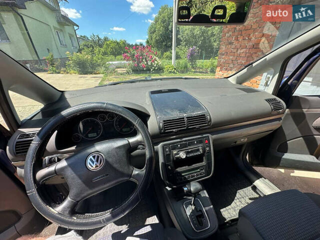 Синий Фольксваген Шаран, объемом двигателя 1.9 л и пробегом 338 тыс. км за 5100 $, фото 5 на Automoto.ua