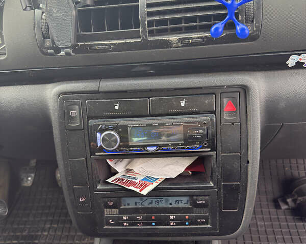 Синий Фольксваген Шаран, объемом двигателя 1.9 л и пробегом 298 тыс. км за 4200 $, фото 7 на Automoto.ua