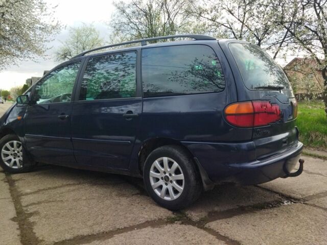 Синий Фольксваген Шаран, объемом двигателя 2 л и пробегом 420 тыс. км за 2850 $, фото 3 на Automoto.ua