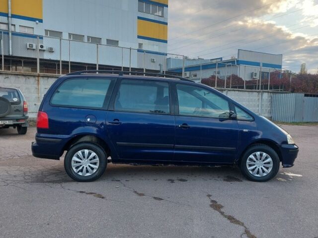 Синий Фольксваген Шаран, объемом двигателя 1.9 л и пробегом 300 тыс. км за 2200 $, фото 3 на Automoto.ua