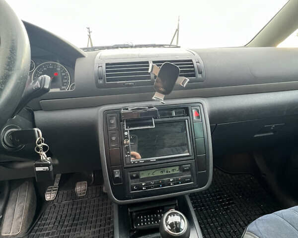 Синий Фольксваген Шаран, объемом двигателя 1.8 л и пробегом 305 тыс. км за 4299 $, фото 5 на Automoto.ua