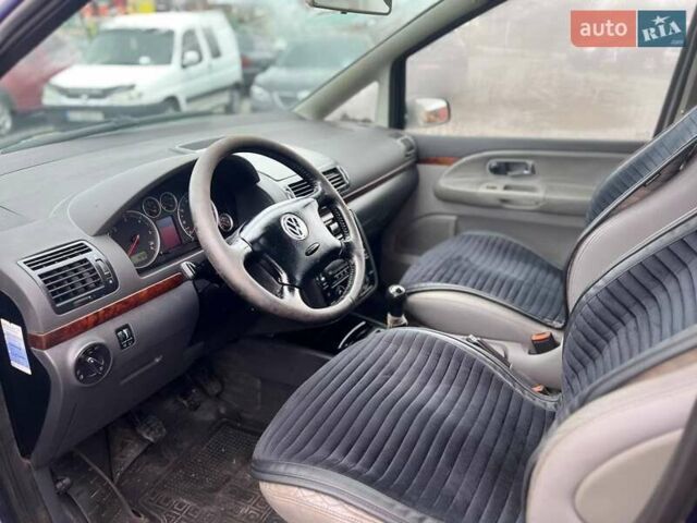 Синий Фольксваген Шаран, объемом двигателя 1.9 л и пробегом 300 тыс. км за 2999 $, фото 5 на Automoto.ua