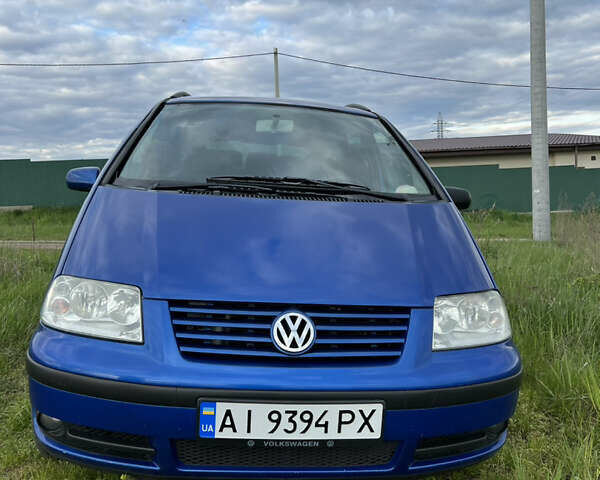 Синий Фольксваген Шаран, объемом двигателя 1.8 л и пробегом 305 тыс. км за 4299 $, фото 1 на Automoto.ua