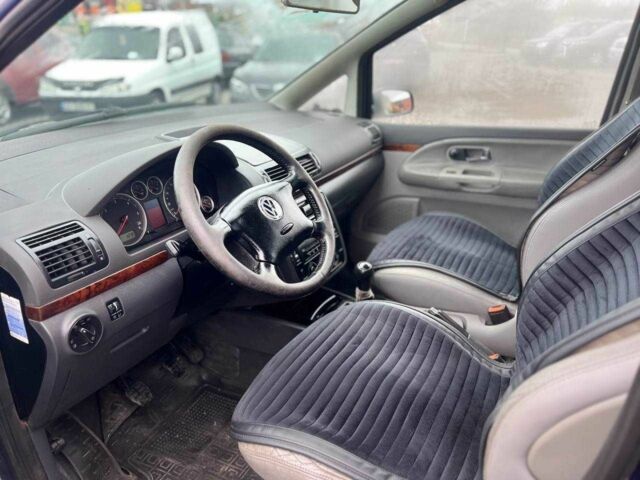 Синий Фольксваген Шаран, объемом двигателя 1.9 л и пробегом 280 тыс. км за 3000 $, фото 6 на Automoto.ua