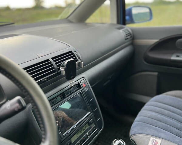 Синий Фольксваген Шаран, объемом двигателя 1.8 л и пробегом 305 тыс. км за 4299 $, фото 8 на Automoto.ua