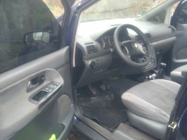 Синий Фольксваген Шаран, объемом двигателя 1.9 л и пробегом 400 тыс. км за 3350 $, фото 4 на Automoto.ua