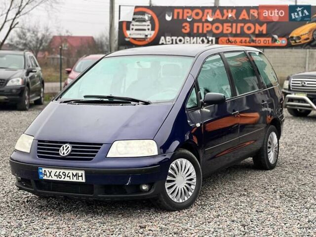 Синий Фольксваген Шаран, объемом двигателя 1.9 л и пробегом 300 тыс. км за 2999 $, фото 1 на Automoto.ua