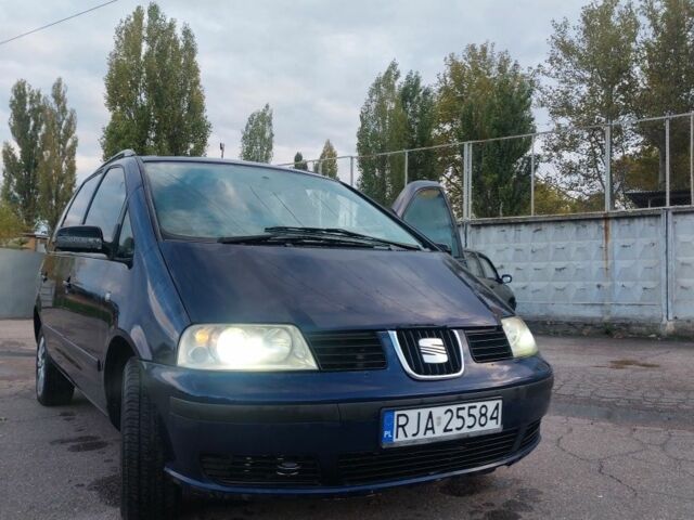 Синий Фольксваген Шаран, объемом двигателя 1.9 л и пробегом 300 тыс. км за 2200 $, фото 1 на Automoto.ua