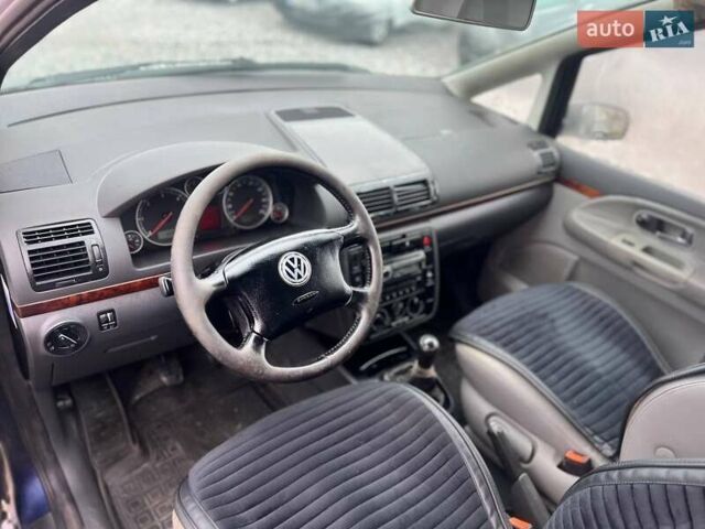 Синий Фольксваген Шаран, объемом двигателя 1.9 л и пробегом 300 тыс. км за 2999 $, фото 3 на Automoto.ua