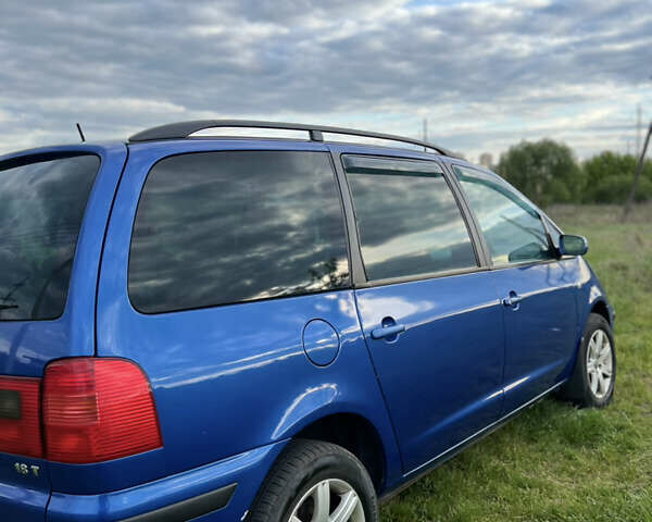 Синий Фольксваген Шаран, объемом двигателя 1.8 л и пробегом 305 тыс. км за 4299 $, фото 3 на Automoto.ua