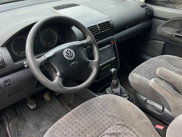 Синій Фольксваген Шаран, об'ємом двигуна 1.9 л та пробігом 400 тис. км за 1550 $, фото 11 на Automoto.ua