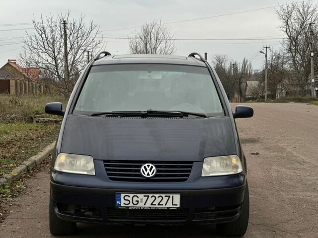 Синий Фольксваген Шаран, объемом двигателя 1.9 л и пробегом 320 тыс. км за 1699 $, фото 1 на Automoto.ua