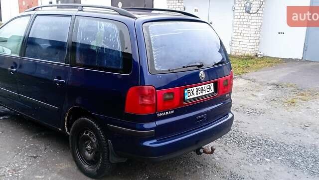 Синий Фольксваген Шаран, объемом двигателя 1.9 л и пробегом 377 тыс. км за 2800 $, фото 2 на Automoto.ua