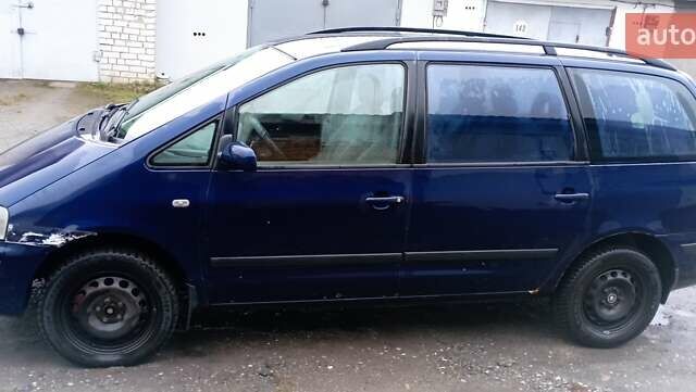 Синий Фольксваген Шаран, объемом двигателя 1.9 л и пробегом 377 тыс. км за 2800 $, фото 1 на Automoto.ua