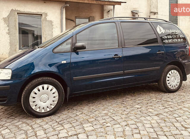 Синий Фольксваген Шаран, объемом двигателя 2 л и пробегом 265 тыс. км за 5150 $, фото 1 на Automoto.ua