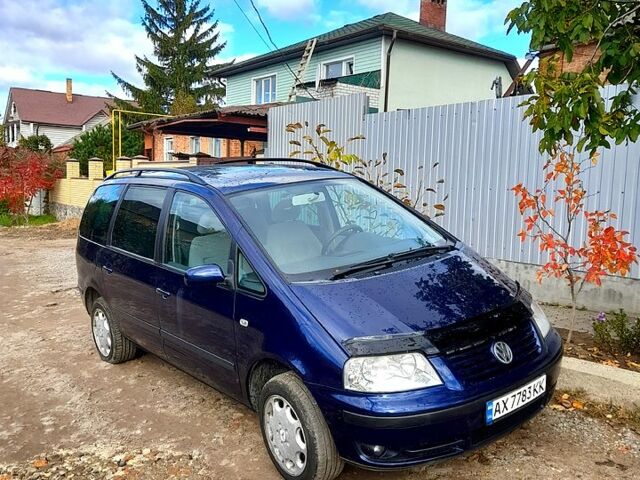 Синий Фольксваген Шаран, объемом двигателя 1.8 л и пробегом 311 тыс. км за 4500 $, фото 1 на Automoto.ua