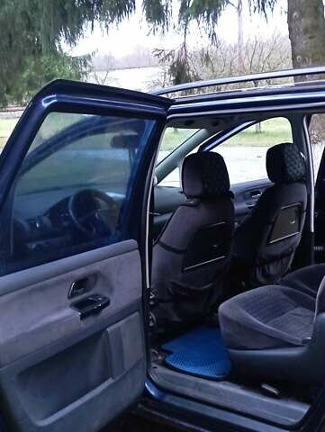 Синий Фольксваген Шаран, объемом двигателя 1.9 л и пробегом 377 тыс. км за 2800 $, фото 11 на Automoto.ua