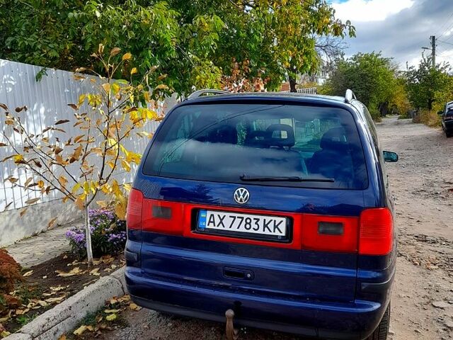 Синий Фольксваген Шаран, объемом двигателя 1.8 л и пробегом 311 тыс. км за 4500 $, фото 2 на Automoto.ua