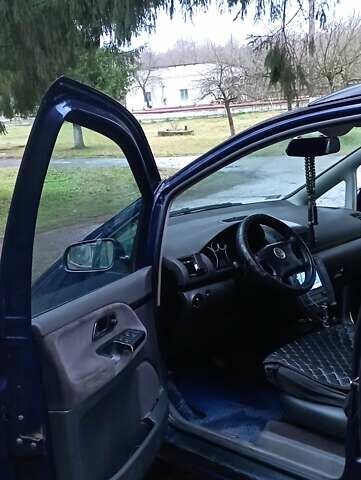 Синий Фольксваген Шаран, объемом двигателя 1.9 л и пробегом 377 тыс. км за 2800 $, фото 8 на Automoto.ua