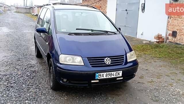 Синий Фольксваген Шаран, объемом двигателя 1.9 л и пробегом 377 тыс. км за 2800 $, фото 6 на Automoto.ua