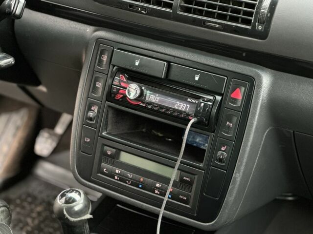 Синий Фольксваген Шаран, объемом двигателя 1.9 л и пробегом 320 тыс. км за 1699 $, фото 11 на Automoto.ua