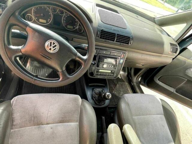 Синий Фольксваген Шаран, объемом двигателя 1.8 л и пробегом 330 тыс. км за 4850 $, фото 4 на Automoto.ua