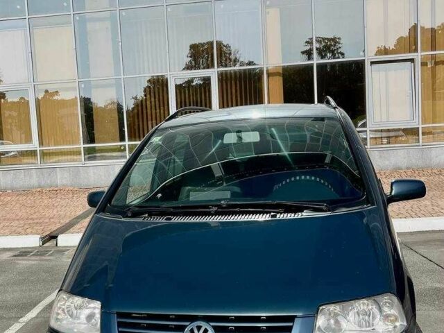 Синий Фольксваген Шаран, объемом двигателя 1.8 л и пробегом 330 тыс. км за 4850 $, фото 1 на Automoto.ua