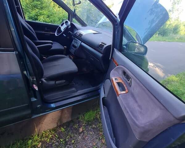 Синий Фольксваген Шаран, объемом двигателя 1.9 л и пробегом 406 тыс. км за 2599 $, фото 3 на Automoto.ua