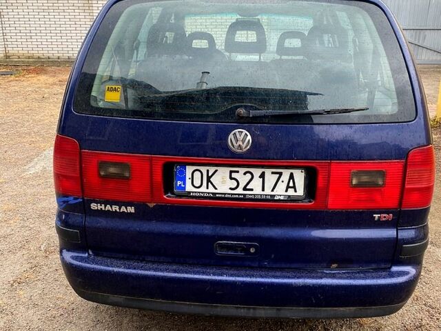 Синий Фольксваген Шаран, объемом двигателя 1.9 л и пробегом 500 тыс. км за 2200 $, фото 1 на Automoto.ua