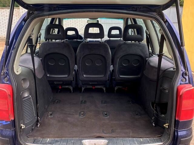 Синий Фольксваген Шаран, объемом двигателя 1.9 л и пробегом 500 тыс. км за 2200 $, фото 4 на Automoto.ua