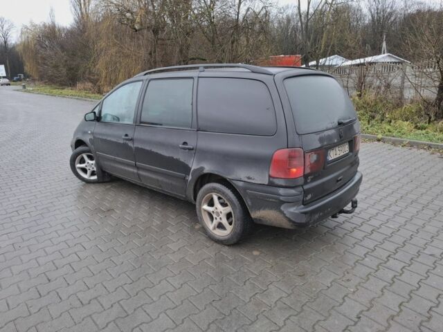 Синій Фольксваген Шаран, об'ємом двигуна 2 л та пробігом 320 тис. км за 2700 $, фото 1 на Automoto.ua